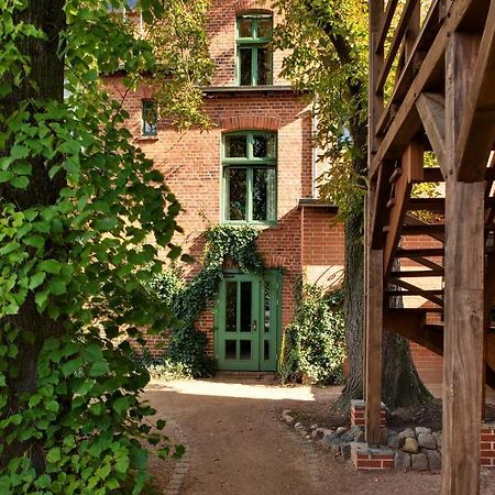 Gasthaus Und Pension "Zum Hauenden Schwein" Wörlitz Exterior foto