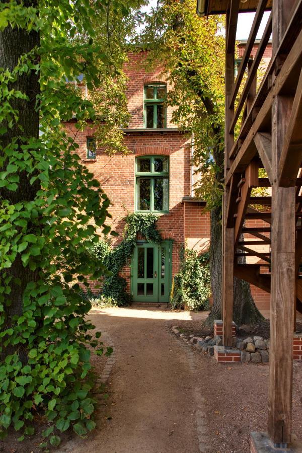 Gasthaus Und Pension "Zum Hauenden Schwein" Wörlitz Exterior foto