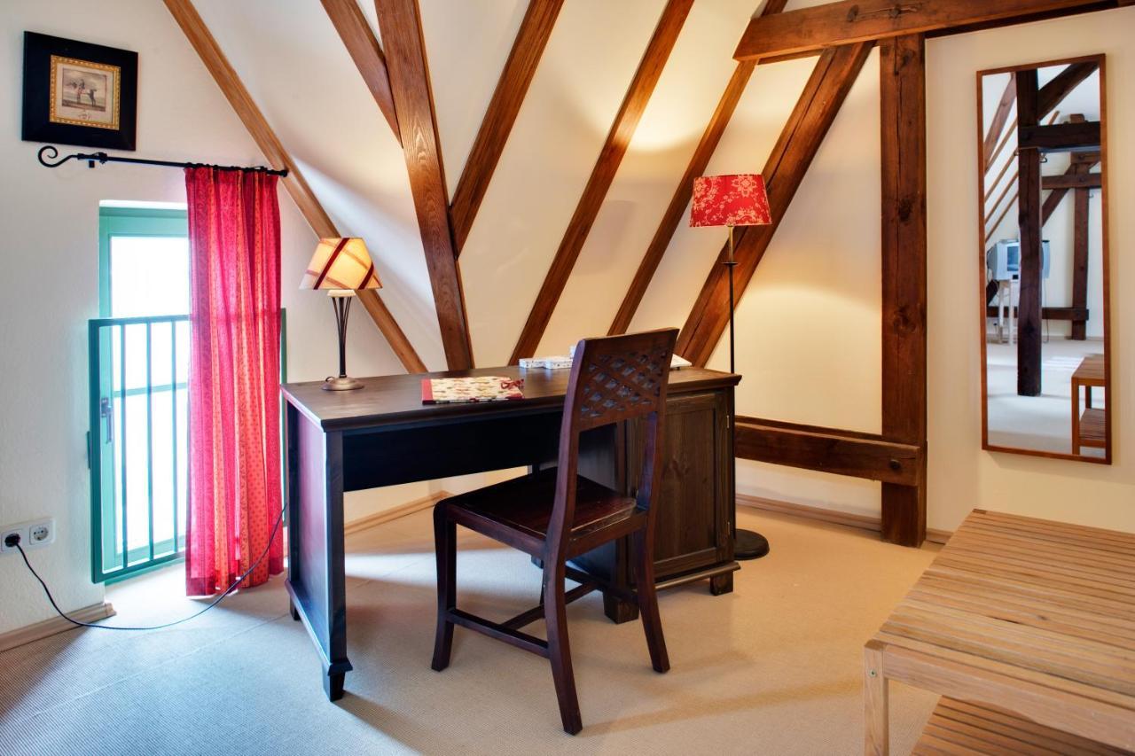 Gasthaus Und Pension "Zum Hauenden Schwein" Wörlitz Habitación foto